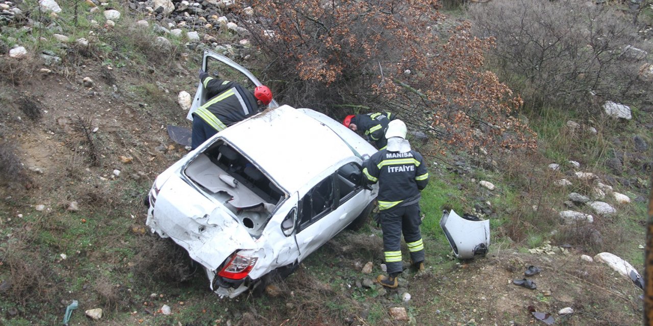 Kontrolden çıkan otomobil şarampole devrildi