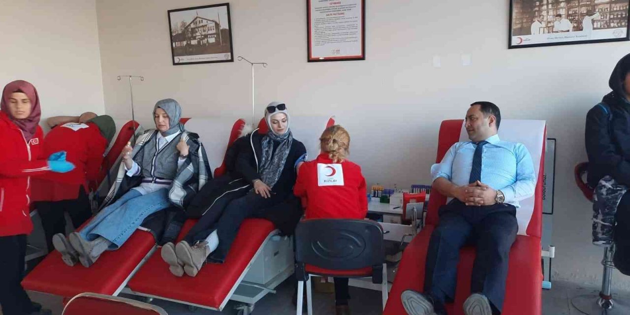 Eczacılardan örnek davranış