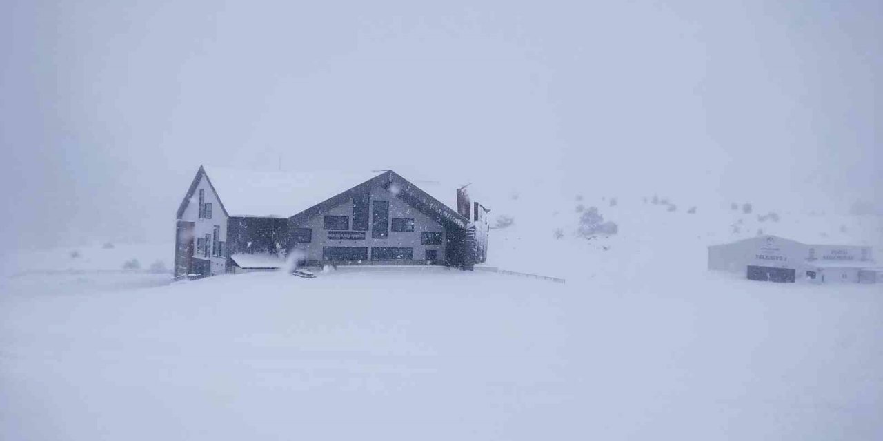 Denizli’nin yüksek kesimlerinde kar kalınlığı 40 santime ulaştı