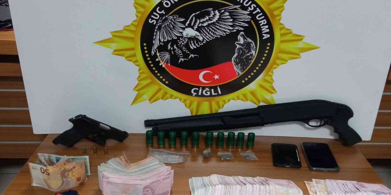 İzmir’de uyuşturucu tacirinin evinden çıkan para şok etti