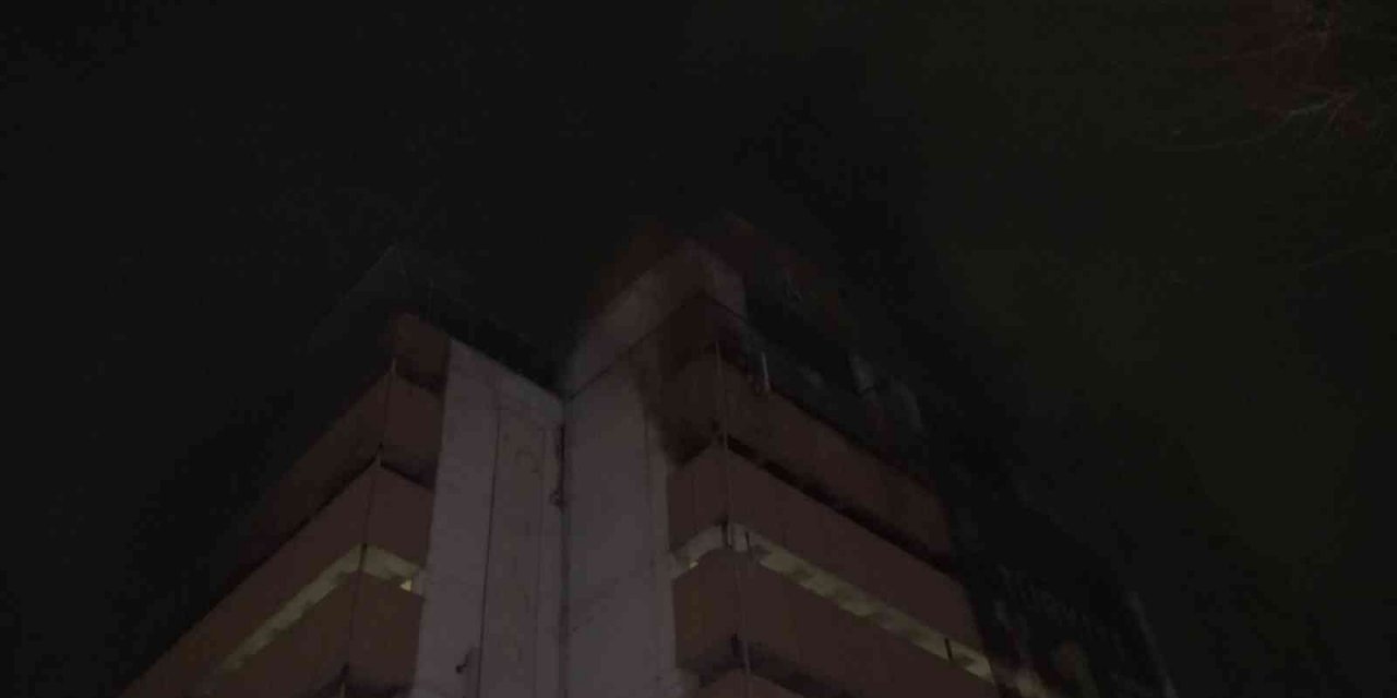 Bursa’da 7 katlı otoparkta çıkan yangında 3 araç kül oldu