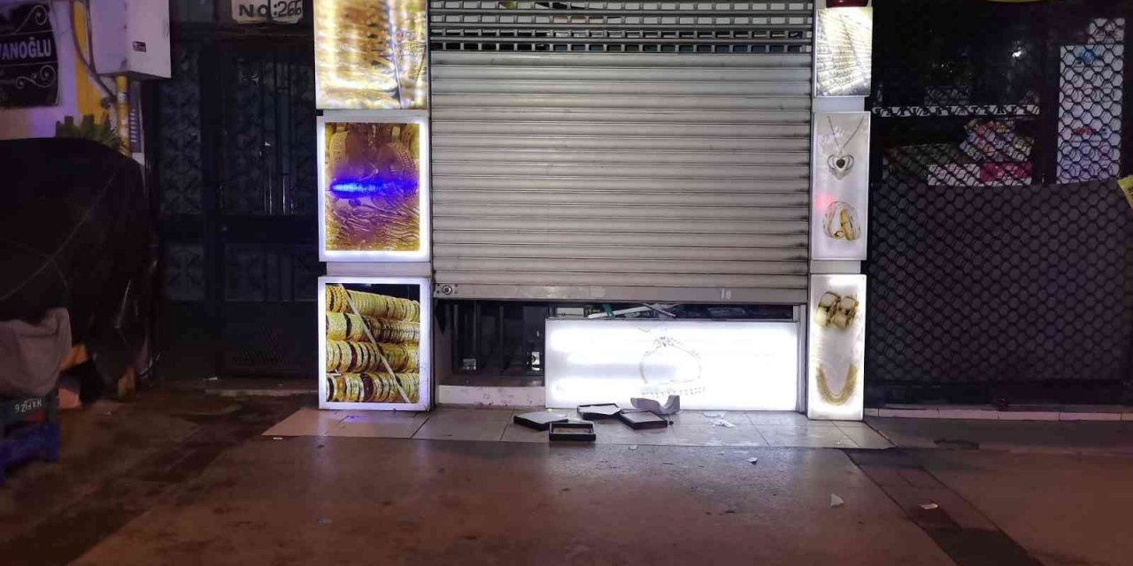 İzmir’de kuyumcu soygunu: 5 bin lira değerinde ziynet eşyası çalındı