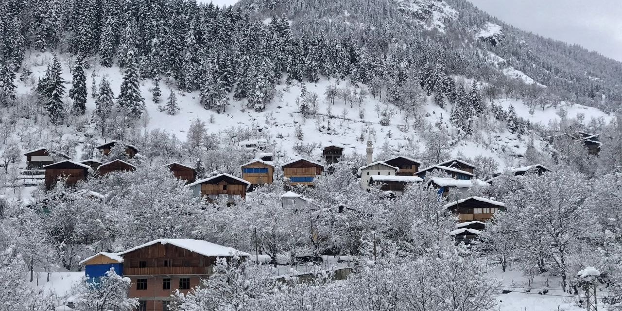 “Sakin Şehir” Şavşat’tan kartpostallık kar manzaraları