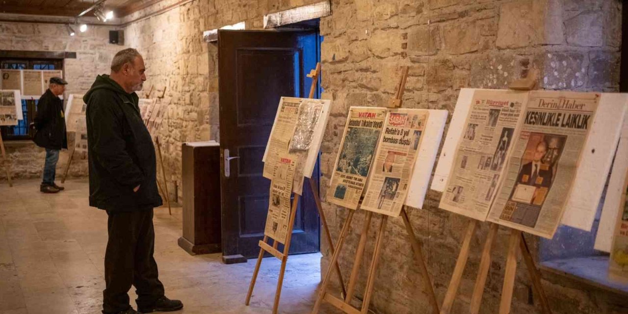 Kuşadası’nda gazete sayfalarından tarihe yolculuk