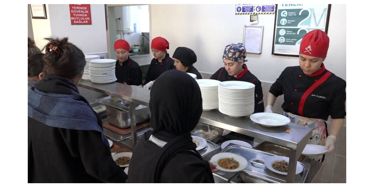 Mersin’de 37 bin 69 öğrenciye ücretsiz yemek imkanı