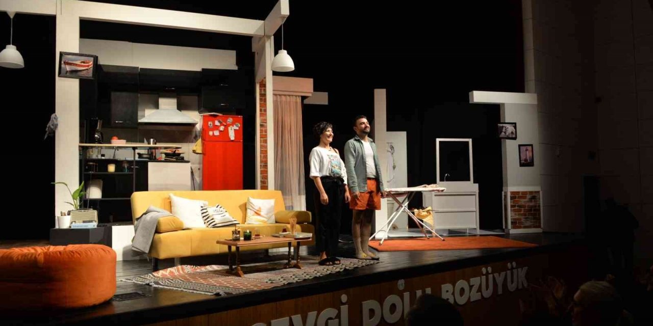 Bozüyük Belediye Tiyatrosu “Ayrılık” ile sahnede
