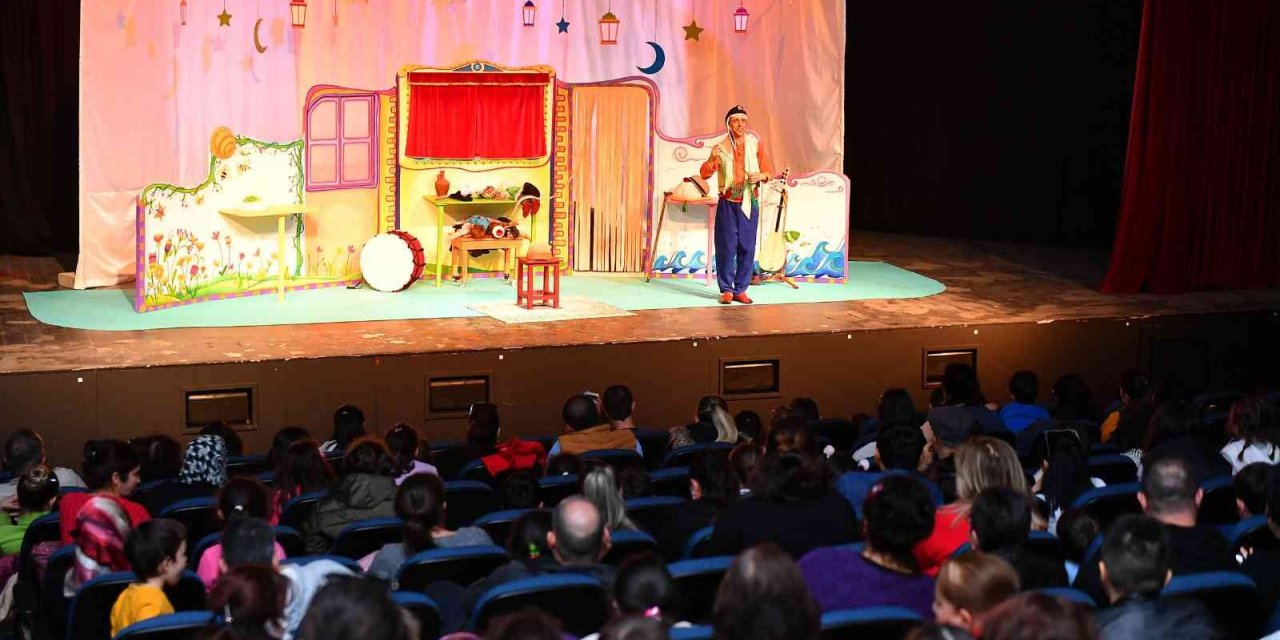 ’Dünyanın Eski Zamanlarında’ oyunu ilk kez sahnelendi