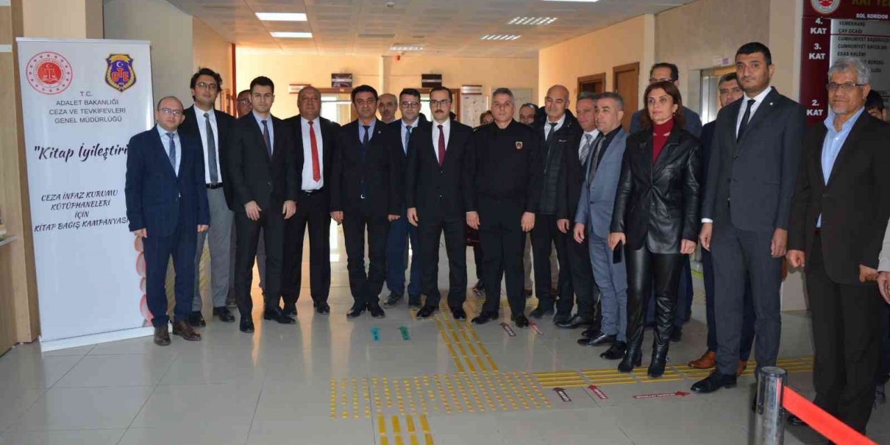 Silifke Adliyesinde kitap bağışı kampanyası