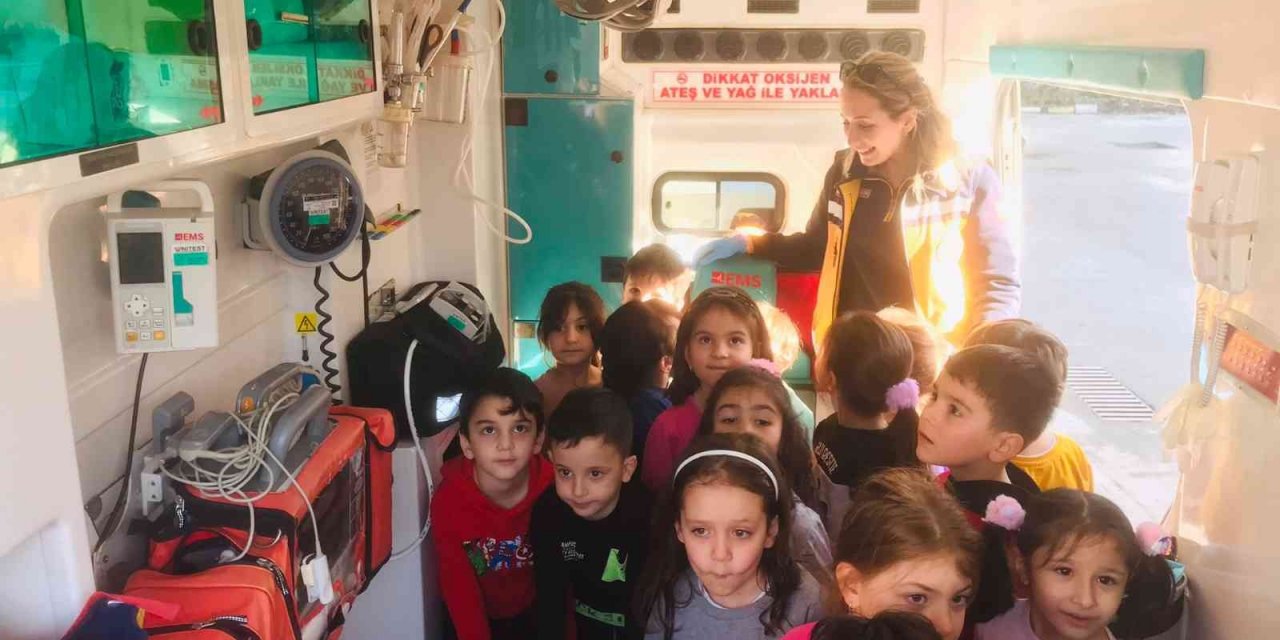 Minik öğrenciler ambulansı tanıdı