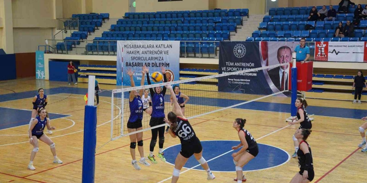 TVF Kadınlar 2. Ligi temsilcisi Bilecik Belediye Spor Kadın Voleybol Takımı evinde set alamadı
