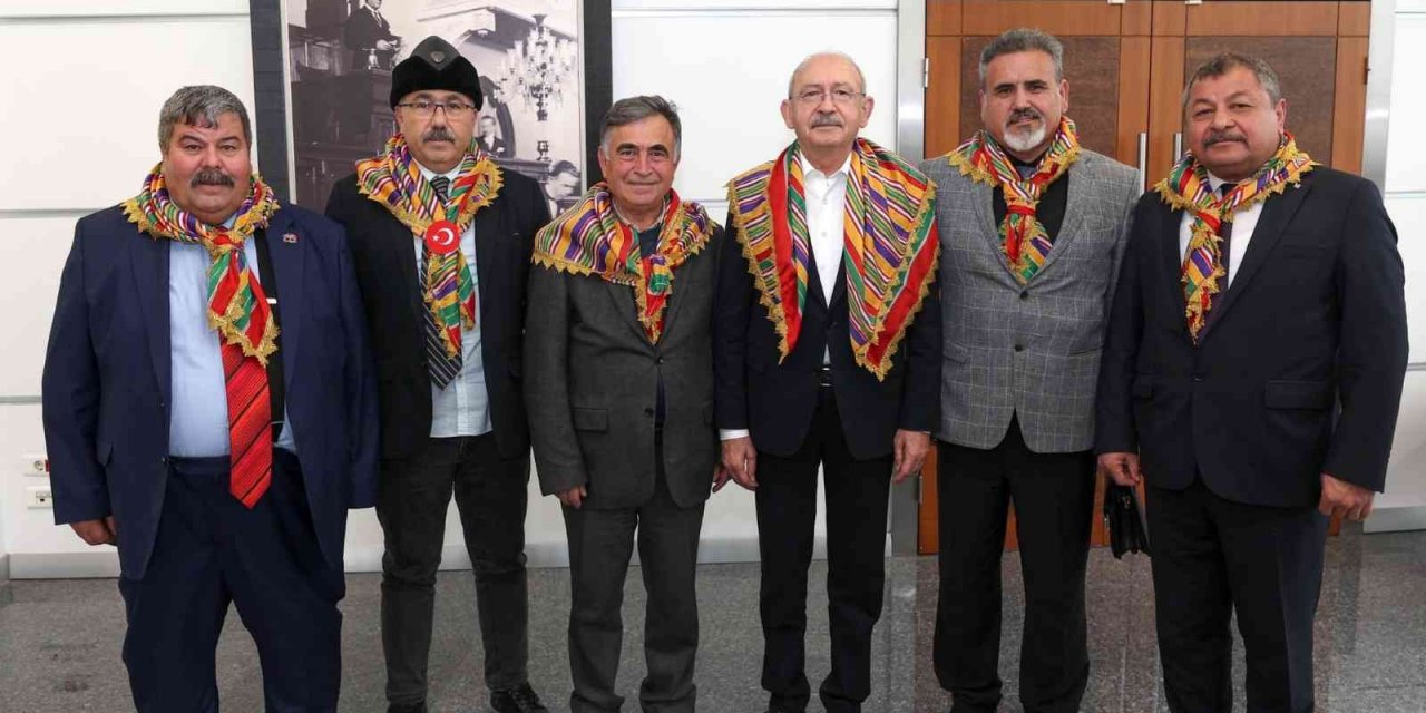 CHP Genel Başkanı Kılıçdaroğlu, Yörük Türkmen Temsilcileri ile bir araya geldi
