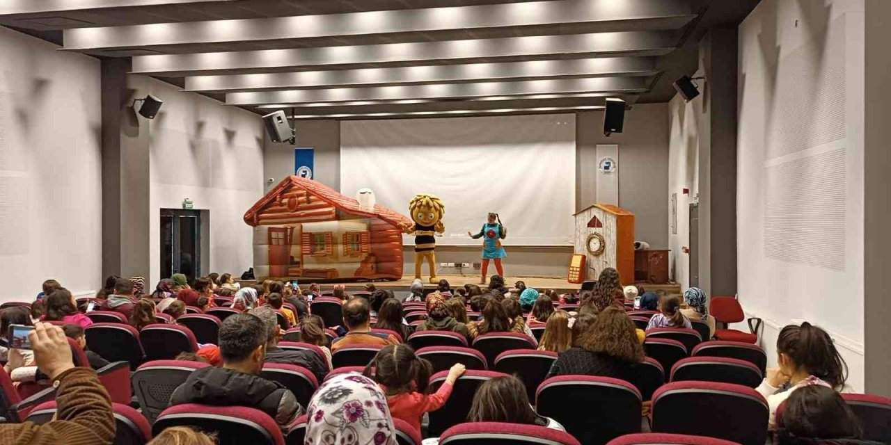 Çameli’nde çocuklar tiyatro heyecanı yaşadı