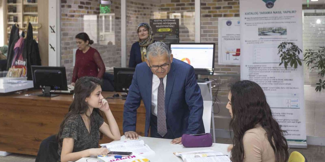 Kayseri’nin kültür hazinesi Büyükşehir Kütüphaneleri’nden 2022’de yaklaşık 2 milyon kişiye hizmet