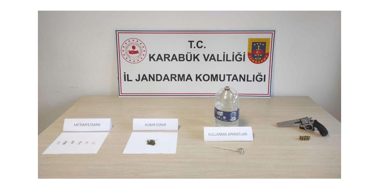 Araçtaki uyuşturucu partisi, jandarmaya yakalanınca bitti