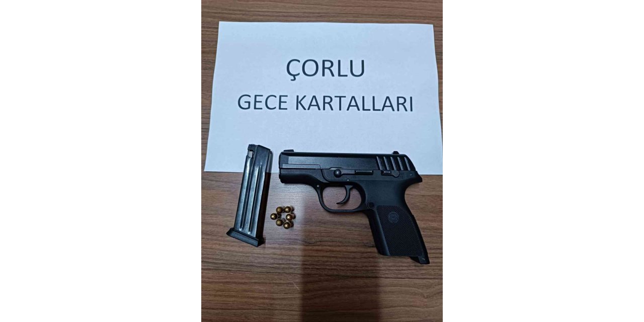 Bekçilerin şüphelenip yakaladığı şahsın üzerinden tabanca çıktı