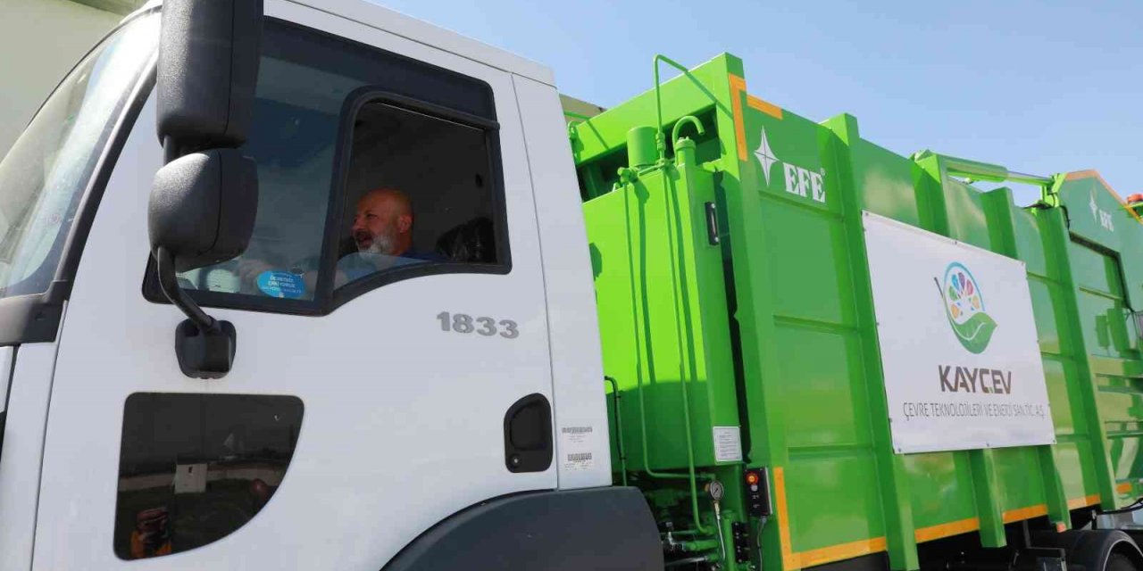 Kocasinan Belediyesi, geri dönüşüm atıklarını kaynağından ayrıştırılmış olarak topluyor