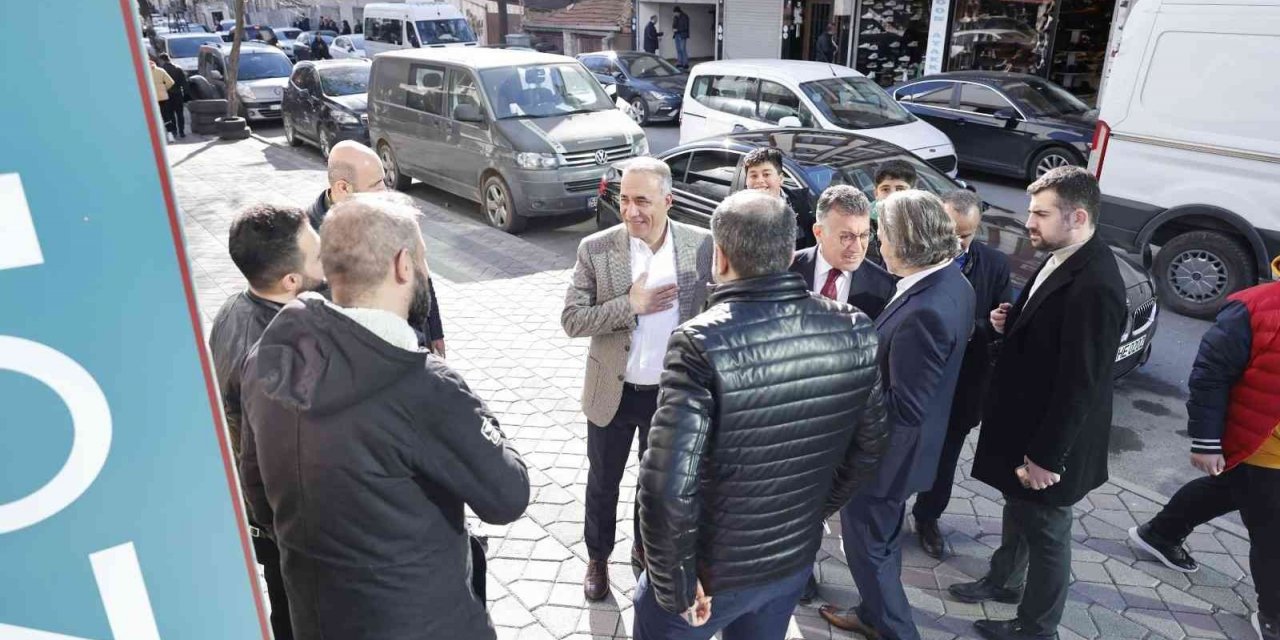 Başkan Dursun esnafla bir arada