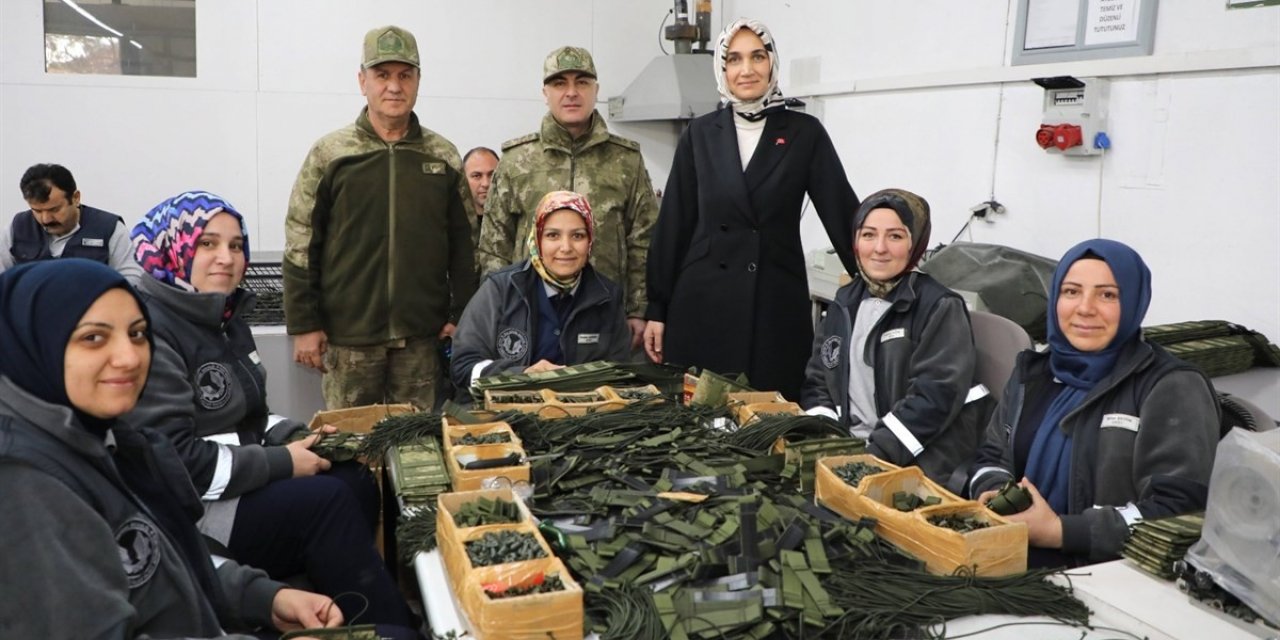 Vali’den askeri malzeme üreten fabrikada çalışan kadınlara övgü dolu sözler: