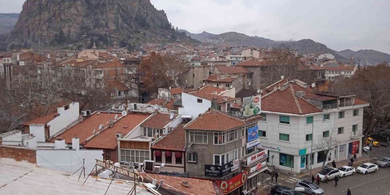 Afyonkarahisar’a beklenen yağış geldi