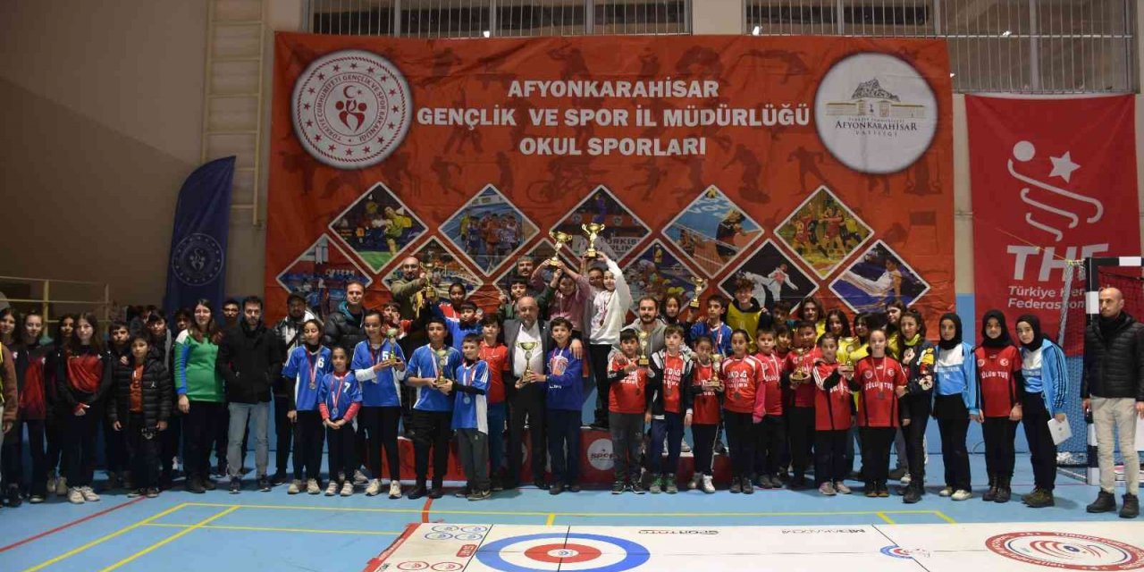 Afyonkarahisar’da Gençler ve Küçükler Curling müsabakaları tamamlandı