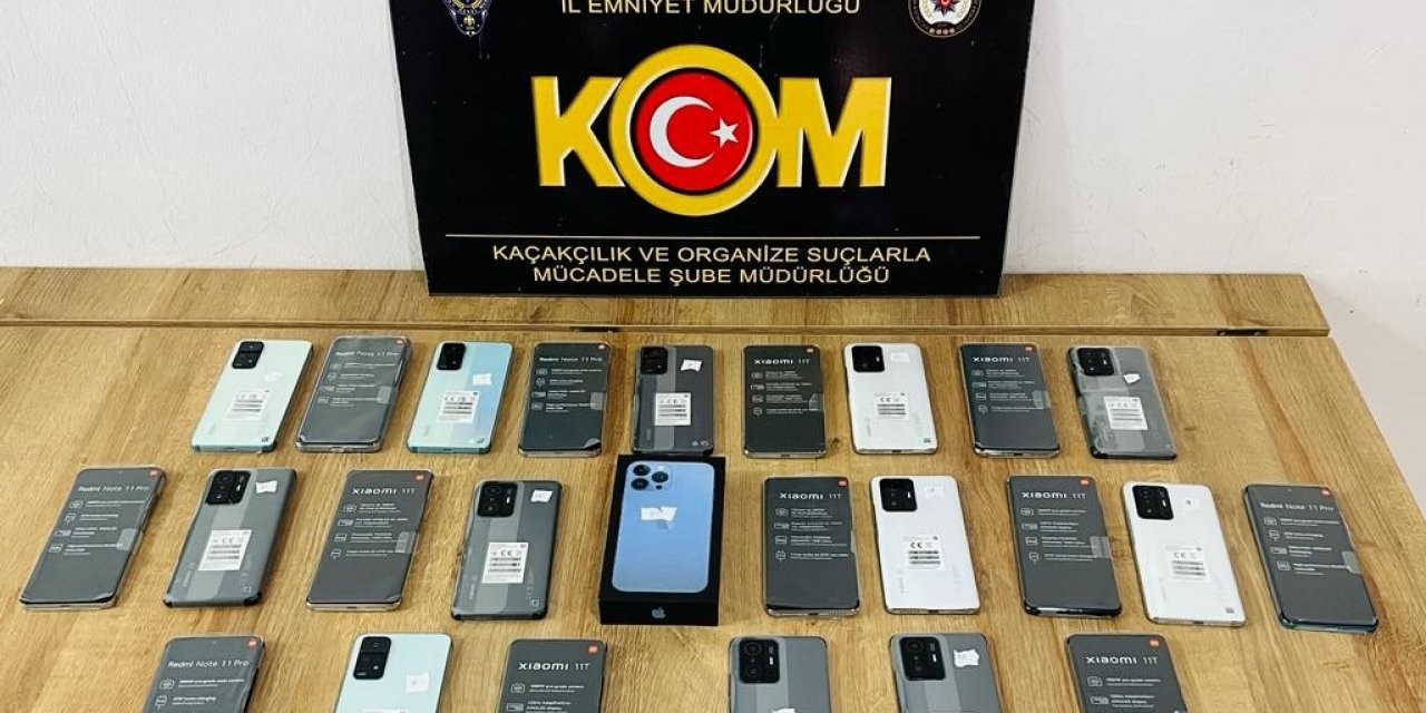 Şüpheli şahsın üzerinden kaçak telefonlar ele geçirildi