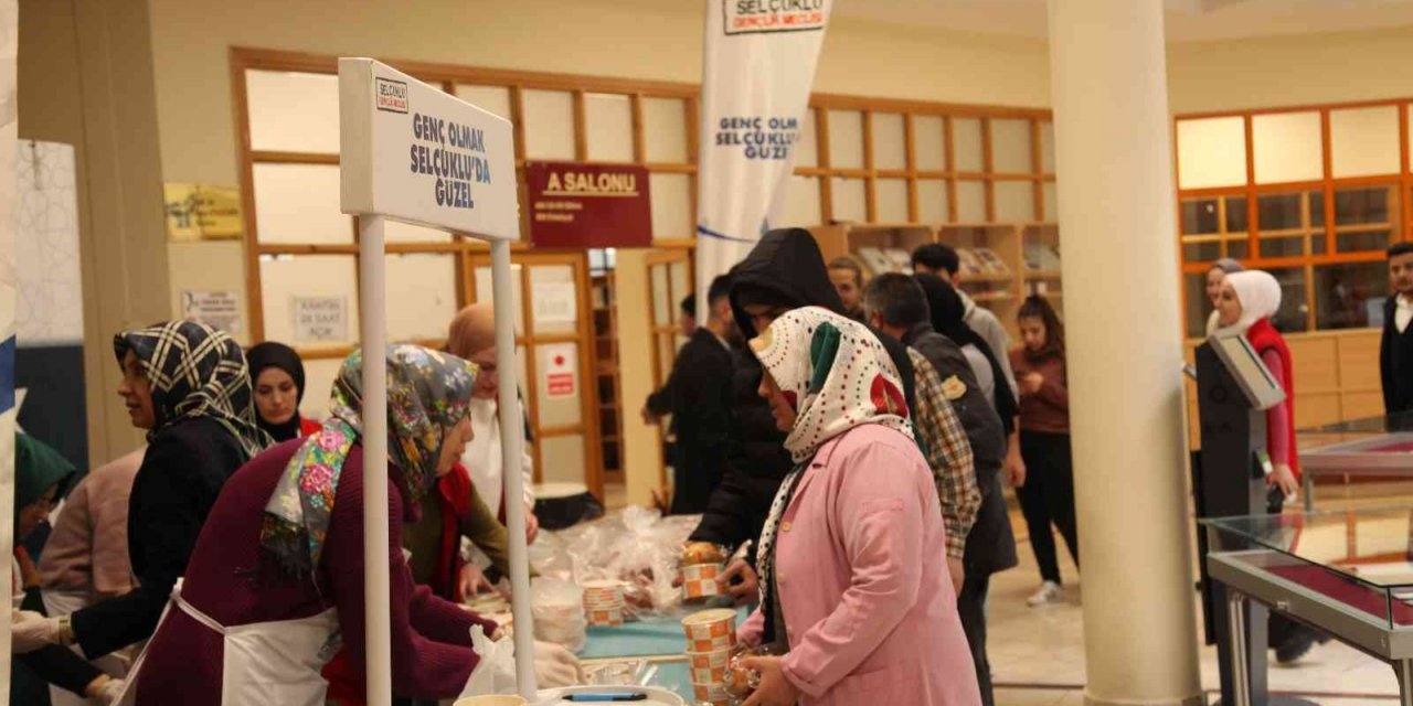 Selçuklu Belediyesinden finallere çalışan öğrencilere ikram