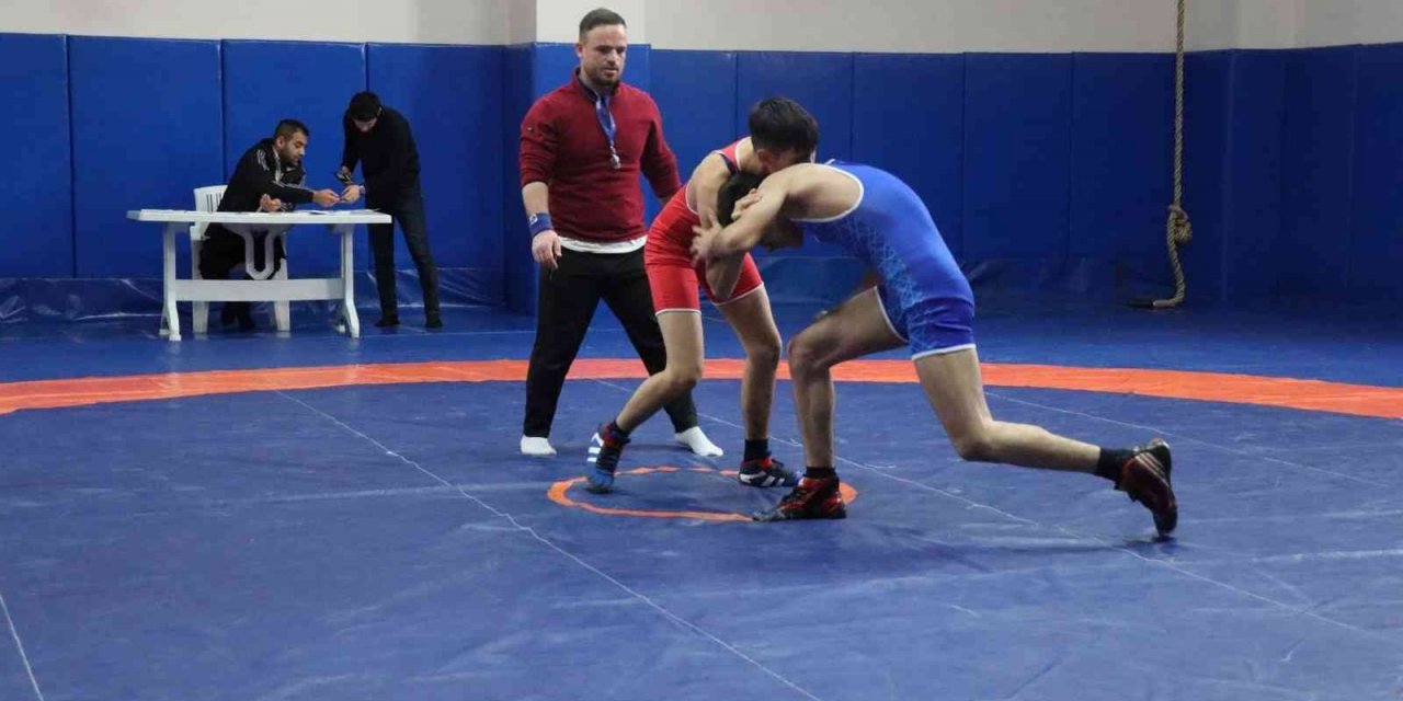 Elazığ’da güreş müsabakaları sona erdi
