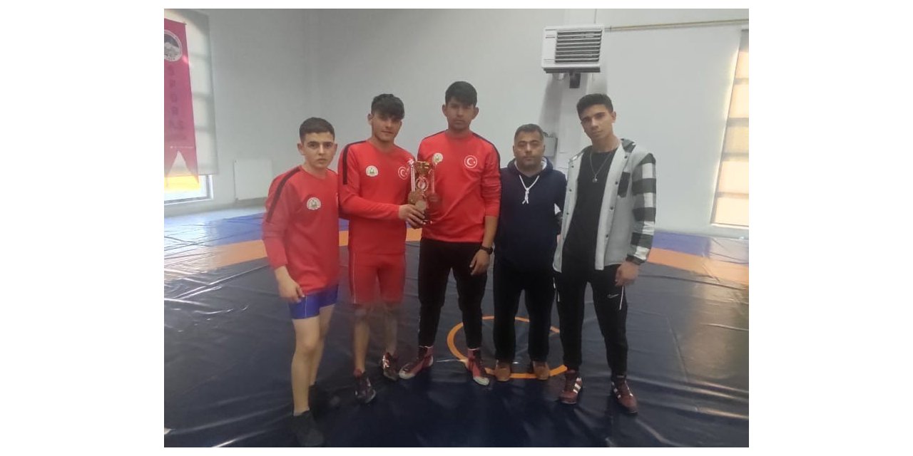 Tomarzalı pehlivanlar Türkiye güreş müsabakalarına katılmaya hak kazandı