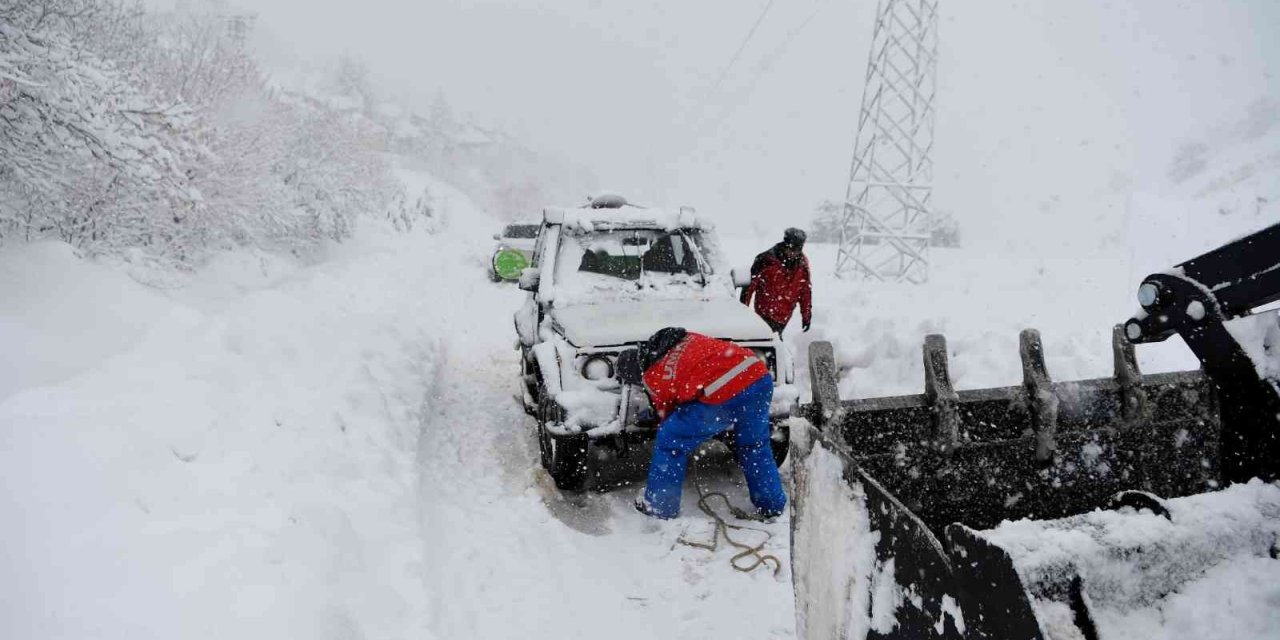 Saklıkent ve Feslikan yaylalarında kar geçit vermedi