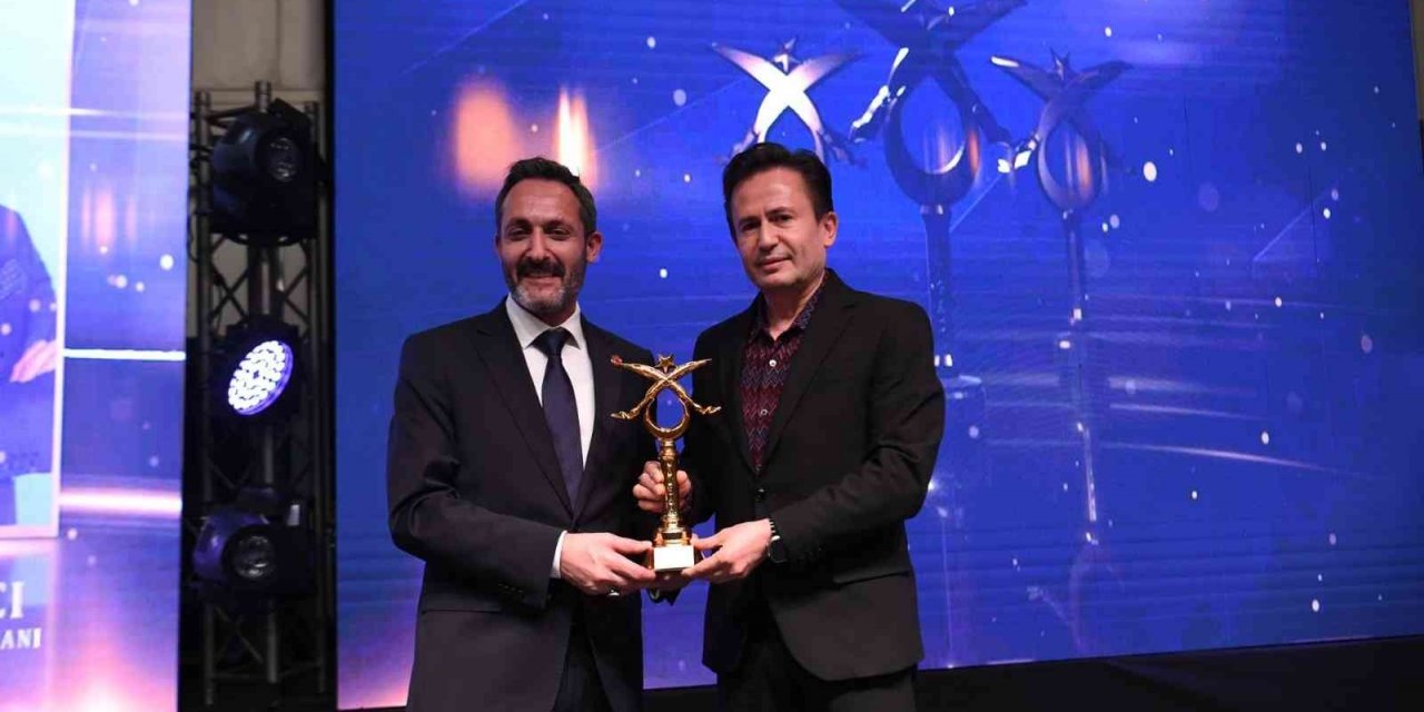 Başkan Yazıcı’nın teknoloji ve dijitalleşme alanındaki örnek çalışmalarına ödül