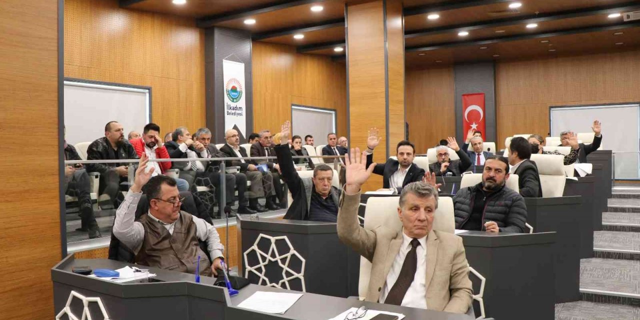İlkadım meclisi olağanüstü toplandı, maaşları belirledi