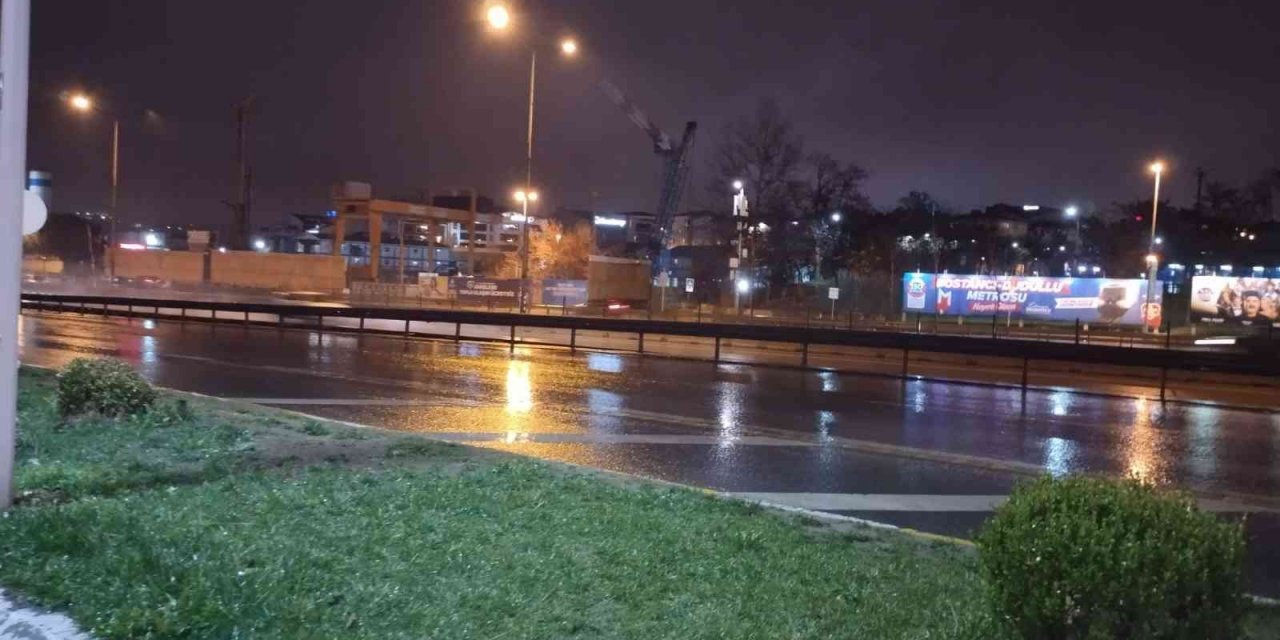 İstanbul Anadolu Yakası’nda sağanak yağış etkili oluyor