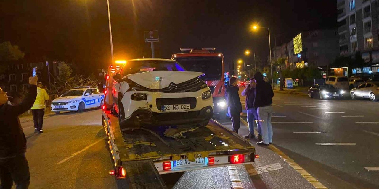 Ordu’da hafif ticari araç ile otomobil çarpıştı: 1 yaralı
