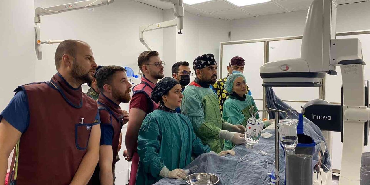 Kalbi delik hasta, ameliyatsız kapama işlemiyle sağlığına kavuştu