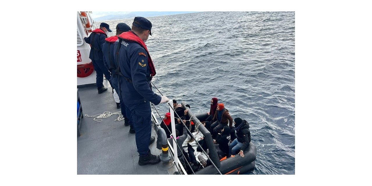 Ayvacık açıklarında Yunan unsurlarınca ölüme terk edilen 12 kaçak göçmen kurtarıldı