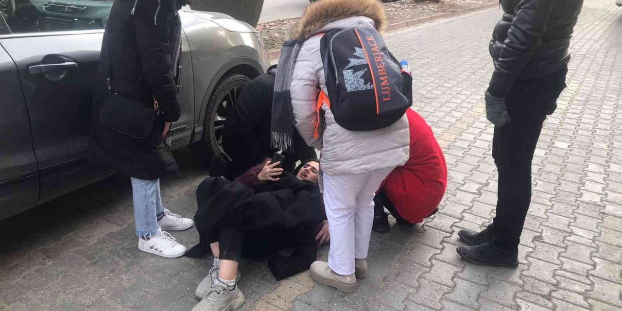 Elazığ’da otomobilin çarptığı öğrenci yaralandı