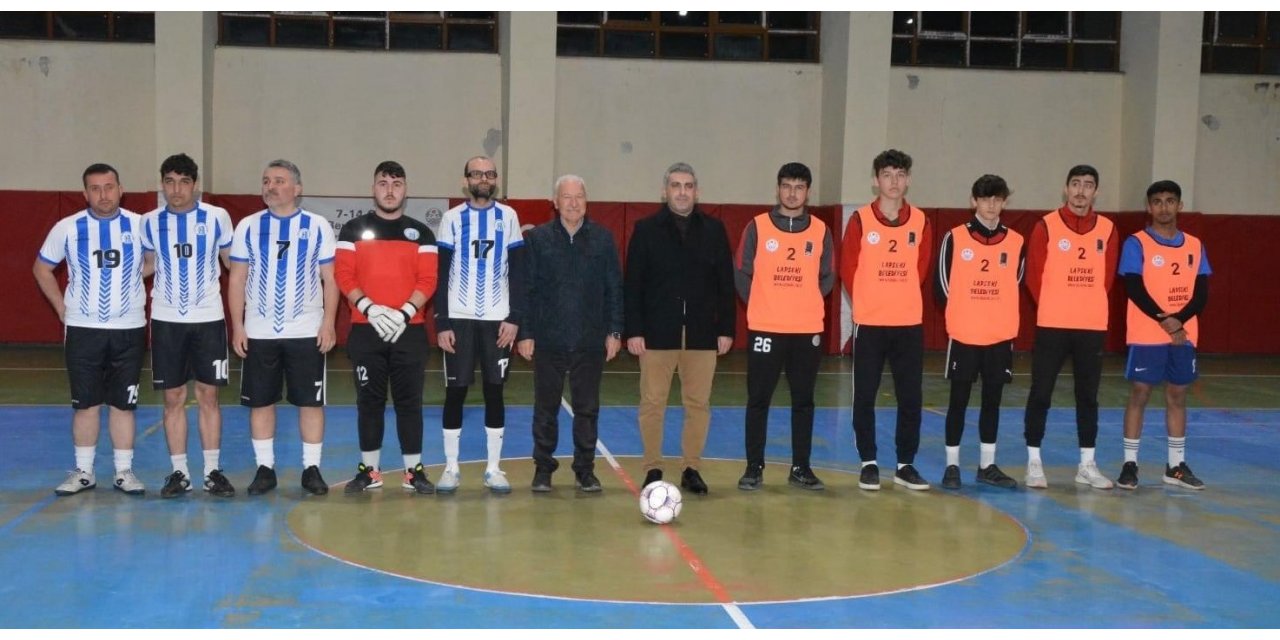 Dostluk, Empati ve Farkındalık maçının başlama vuruşunu Kaymakam Öztürk ve Başkan Yılmaz yaptı