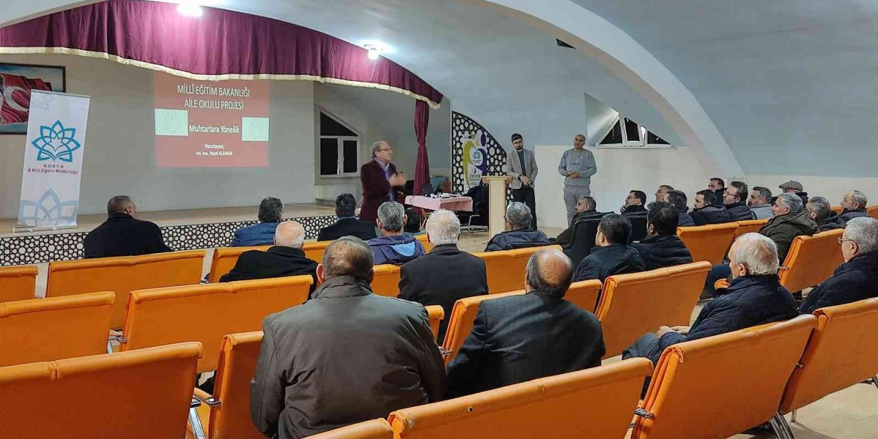 Kulu’da muhtarlara "Aile Okulu" projesi çerçevesinde eğitim verildi