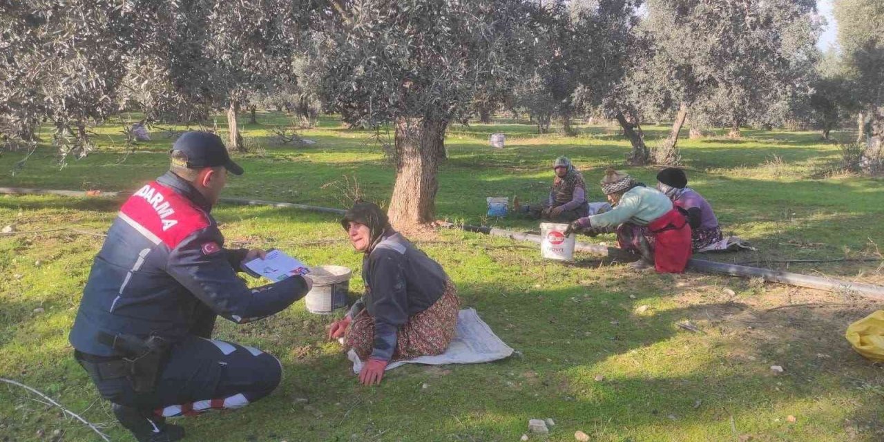 Jandarma ekipleri vatandaşları bilgilendirmeye devam ediyor