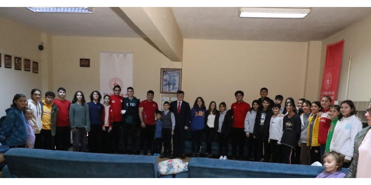 Sporcu eğitim merkezinde moral yemeği