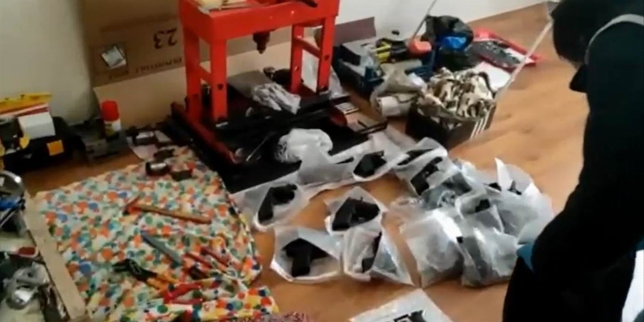 Konya'da eve polis baskını! Adeta cephanelik çıktı