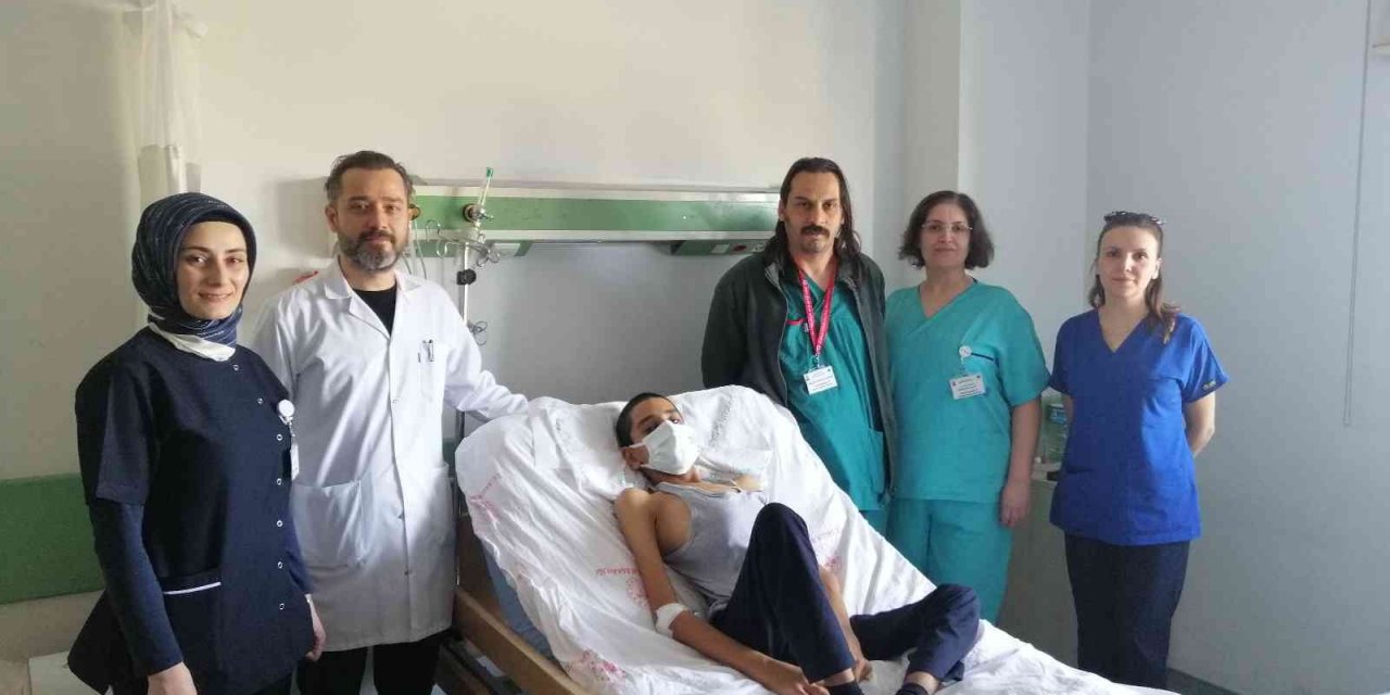 İleri derecede skolyozu olan çocuk, 9 saatlik operasyonla sağlığına kavuştu