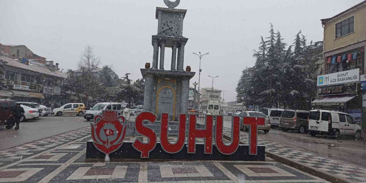 Afyonkarahisar’ın o ilçesinde kar yağışı etkili oldu