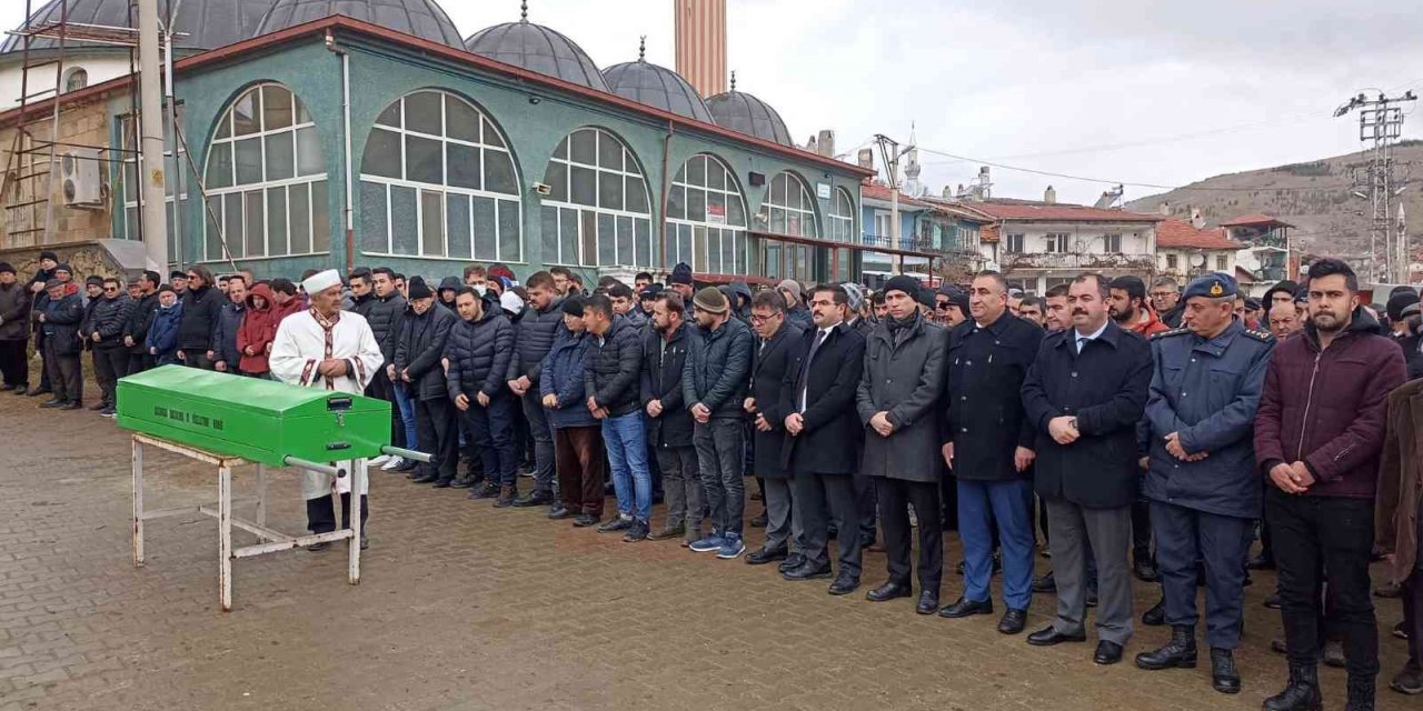Şehidin genç yaşta vefat eden oğlu toprağa verildi