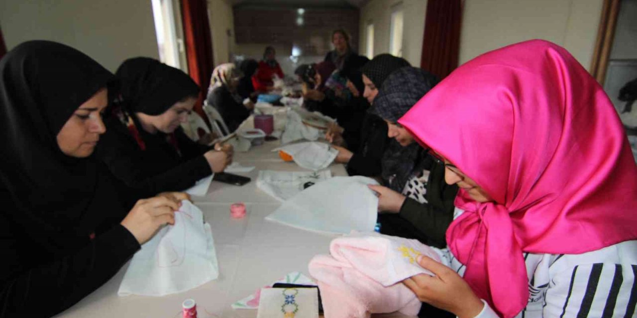 Ev hanımlarının ilgi odağı olan kurs merkezi Kargıcak’ta açıldı
