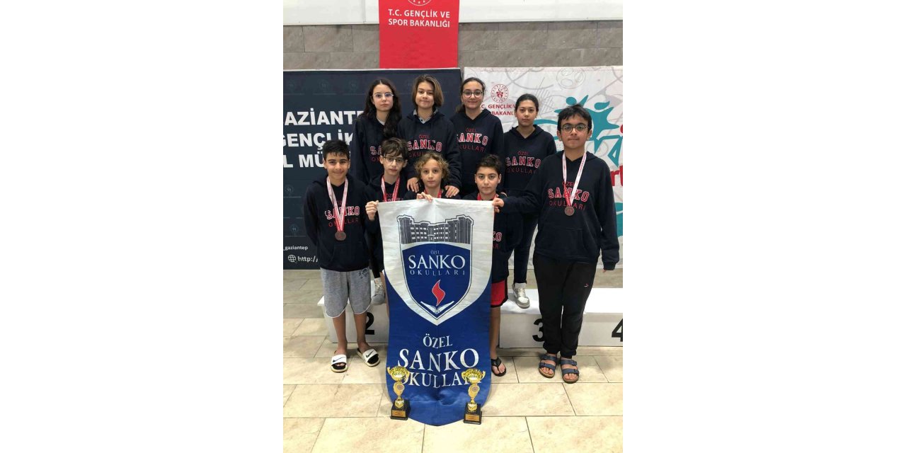 Sanko okullarının yüzme başarısı