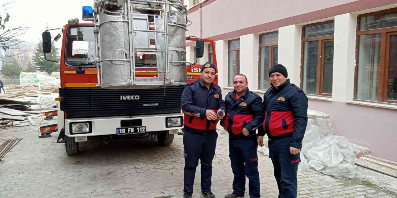 Mahsur kalan baykuş ve güvercini itfaiye kurtardı