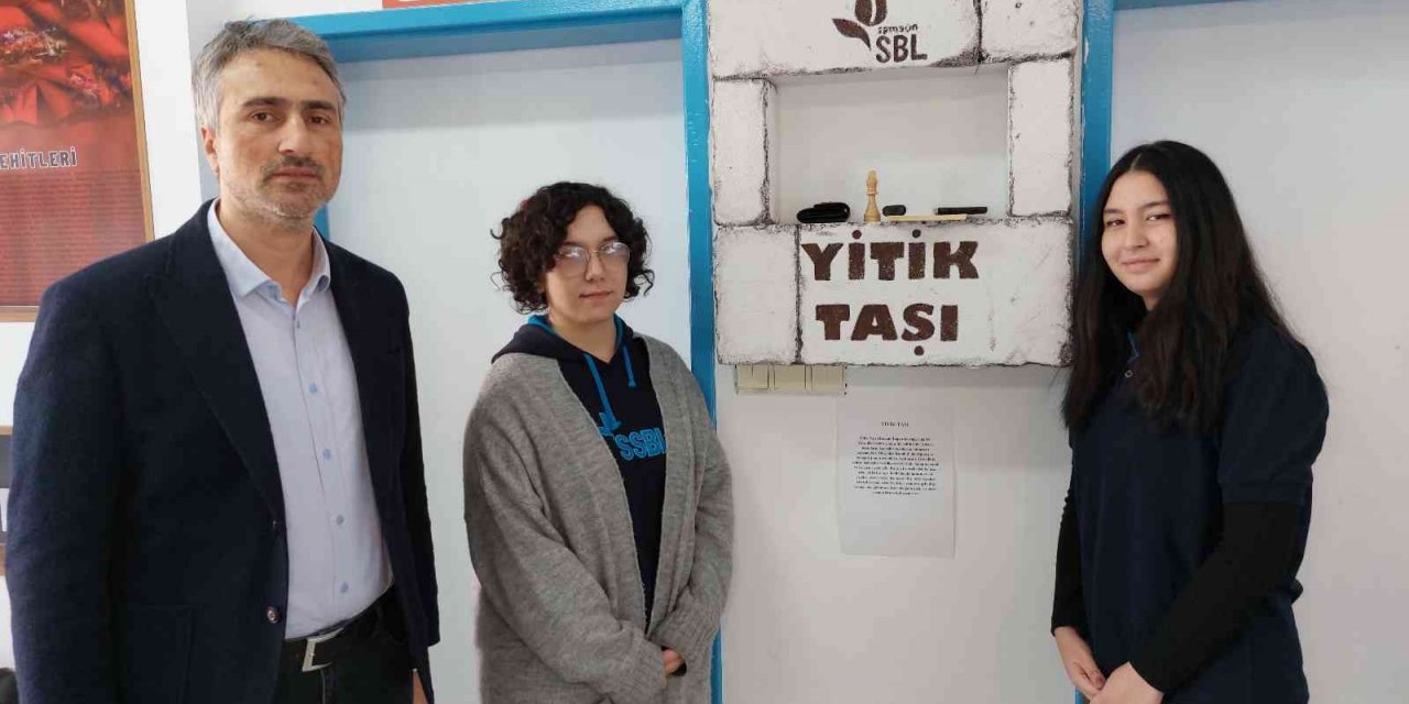 "Yitik taşı" geleneği lisede yaşatılıyor