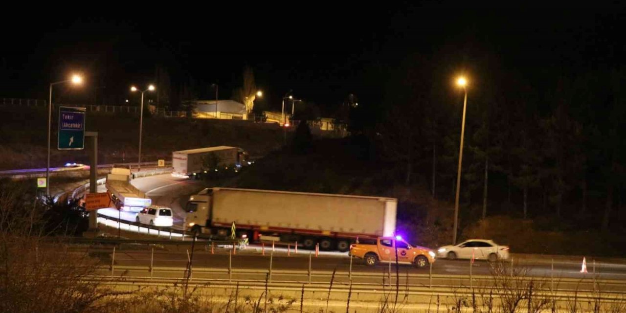 Ulaşıma kapanan Adana - Ankara otoyolu tekrar açıldı.