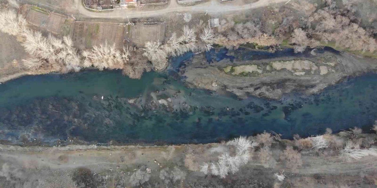 Kuraklık, Türkiye’nin en uzun nehrini etkiledi: Su seviyesi azalan Kızılırmak’ta adacıklar ortaya çıktı